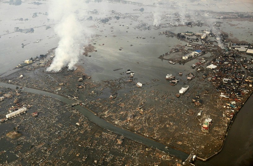 Zniszczenia, jakie dokonało tsunami w 2011 roku /AFP