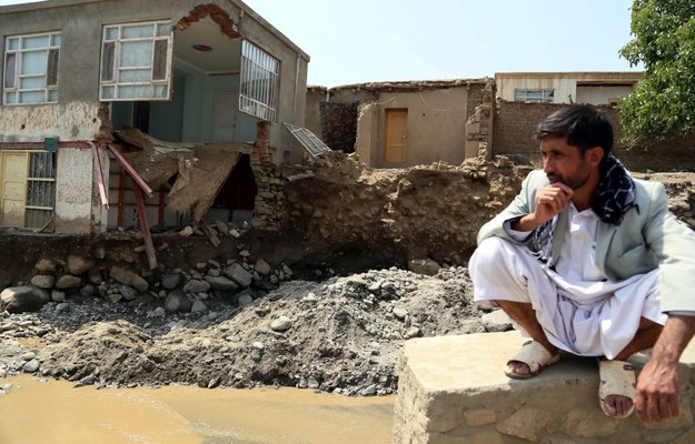 Zniszczenia na przedmieściach afgańskiego Kabulu po powodzi w sierpniu 2013 roku /S. SABAWOON /PAP/EPA