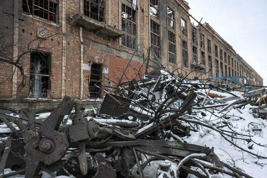 Zniszczenia na terenie Elektrociepłowni Darnycia w Kijowie /Vladyslav Musiienko /PAP/EPA