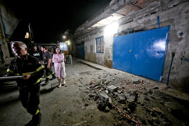 Zniszczenia na via Pisciarelli w Neapolu /CIRO FUSCO /PAP/EPA