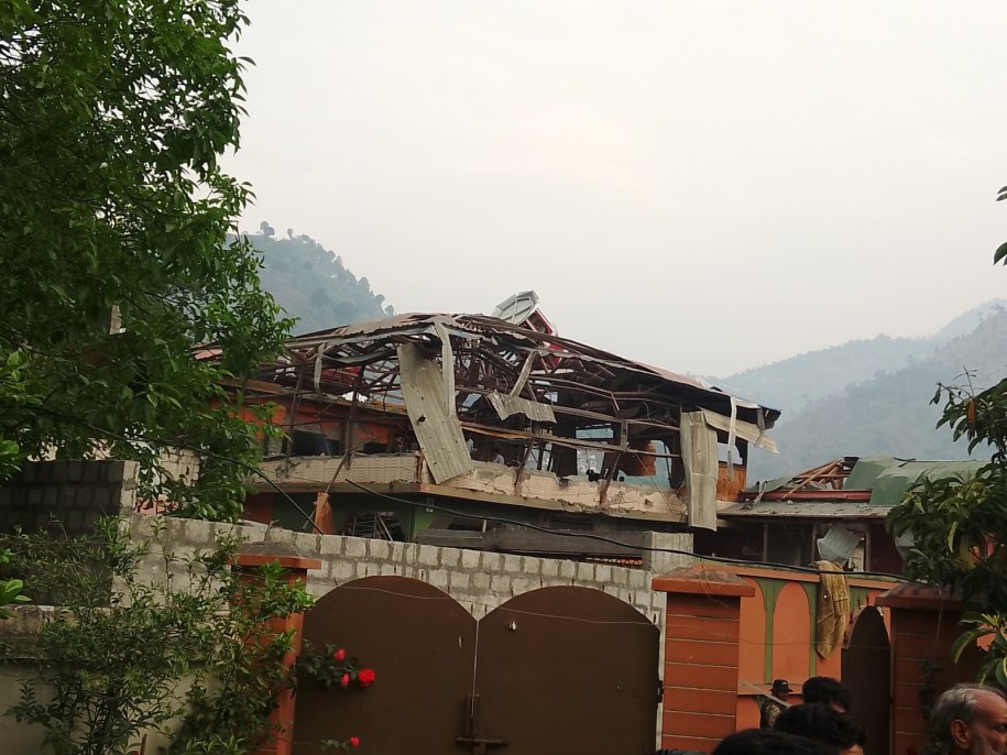 Zniszczenia po ataku na miejscowość Muzaffarabad /AMIRUDDIN MUGHAL /PAP/EPA