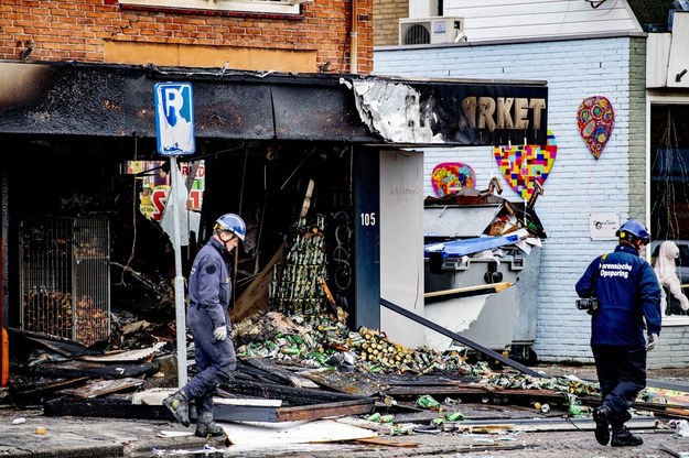 Zniszczenia po ataku na sklep w Aalsmeer /	Utrecht Robin/ABACA /PAP