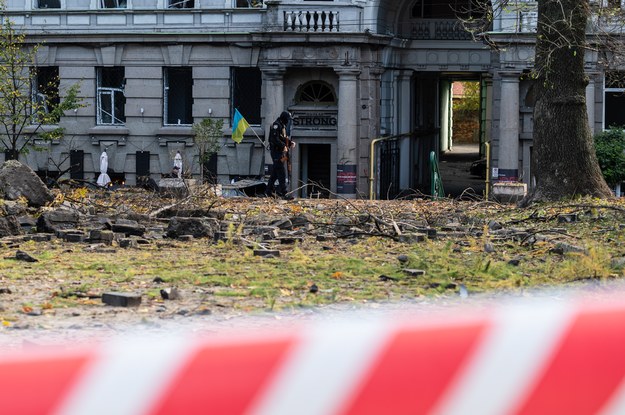 Zniszczenia po ataku rakietowym na Kijów /Viacheslav Ratynskyi /PAP