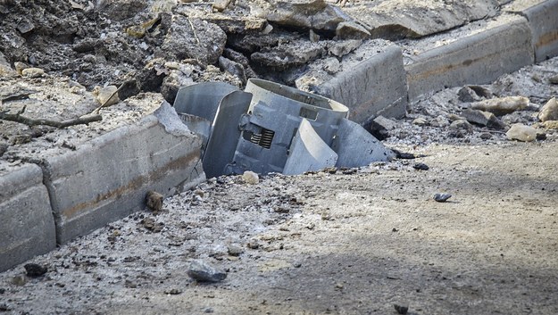 Zniszczenia po bombardowaniu w Charkowie /SERGEY KOZLOV /PAP/EPA