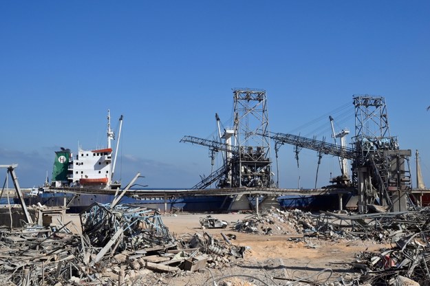 Zniszczenia po eksplozji w Bejrucie /WAEL HAMZEH /PAP/EPA