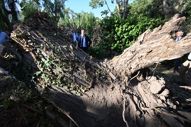 Zniszczenia po huraganie na kampingu w Sagone /EMMANUEL DUNAND /PAP/EPA