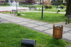 Zniszczenia po nocnych zamieszkach w Knurowie