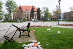 Zniszczenia po nocnych zamieszkach w Knurowie