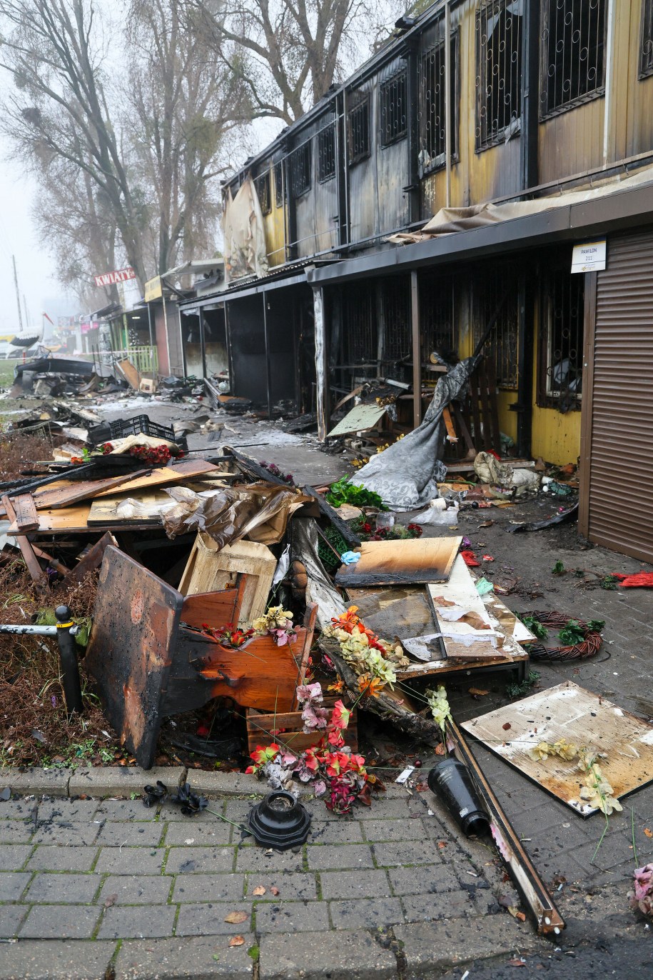 Zniszczenia po pożarze przy ul. Bakalarskiej w Warszawie /	Wojciech Olkuśnik /East News
