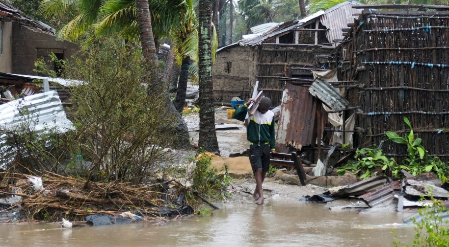 Zniszczenia po przejściu cyklonu /ANDRE CATUEIRA  /PAP/EPA