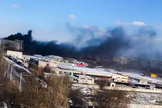 Zniszczenia po rosyjskich atakach na obiekty cywilne w jednej z miejscowości obwodu ługańskiego /DSNS /PAP