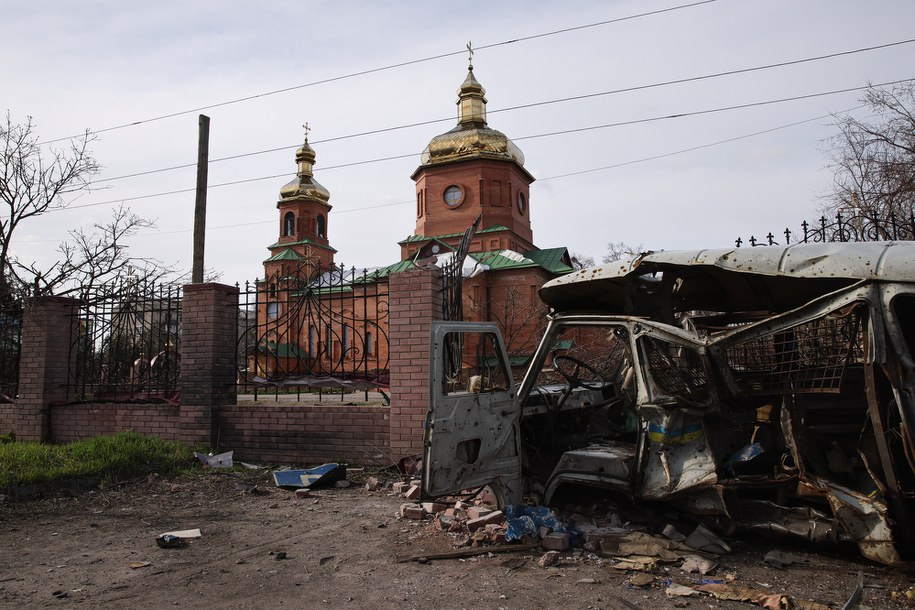 Zniszczenia po rosyjskich atakach w Wołczańsku /EUGENE TITOV /PAP