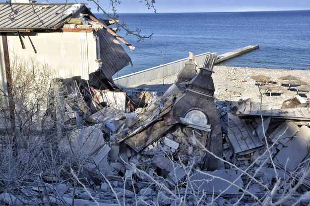 Zniszczenia po rosyjskim ataku lotniczym w Odessie 8 maja /Alena Solomonova /PAP/EPA