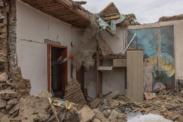 Zniszczenia po rosyjskim ataku na Zaporoże /ROMAN PILIPEY /PAP/EPA