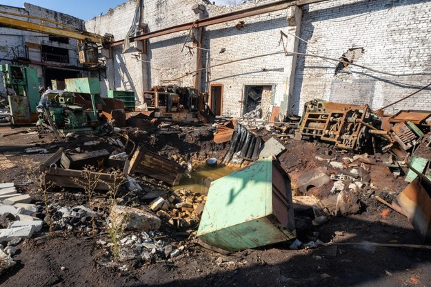 Zniszczenia po rosyjskim ataku rakietowym w Charkowie /Mykola Kalyeniak /PAP