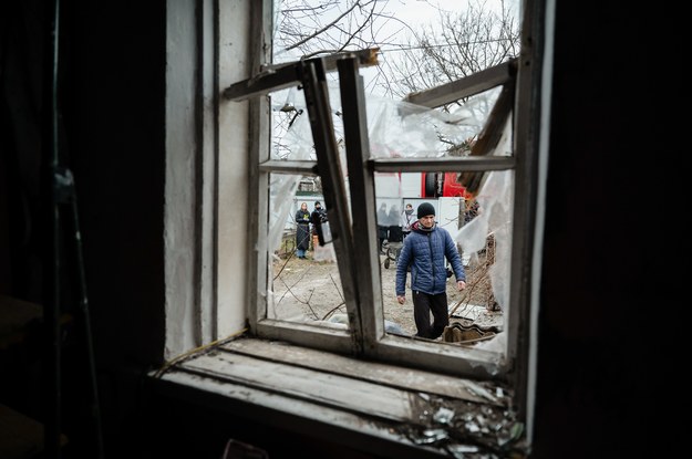 Zniszczenia po rosyjskim ataku rakietowym w Kijowie /Viacheslav Ratynskyi /PAP