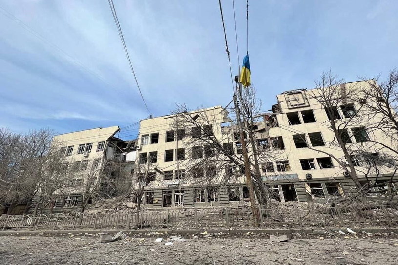 Zniszczenia po rosyjskim ataku w Mariupolu /PAP/Ukraine in Crisis /PAP