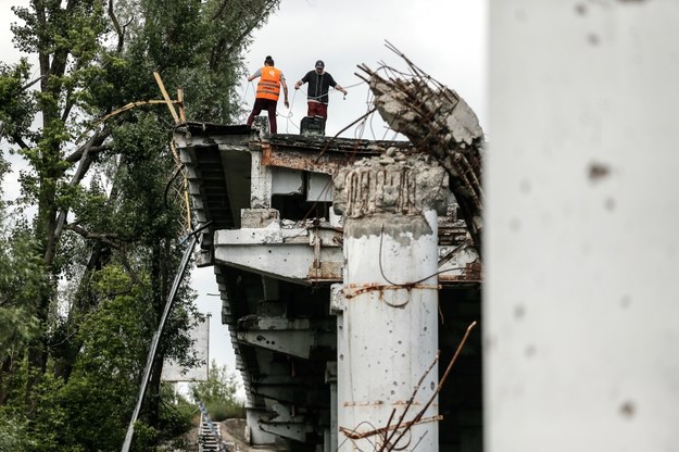 Zniszczenia po rosyjskim ataku w miejscowości Bohorodyczne /OLEG PETRASYUK /PAP/EPA