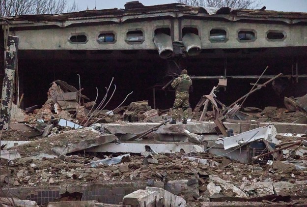 Zniszczenia po rosyjskim ataku /SERGEY KOZLOV /PAP/EPA