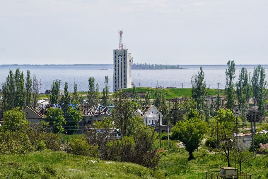 Zniszczenia po rosyjskim ostrzale w mieście Oczaków w obwodzie mikołajowskim /Alena Solomonova /PAP