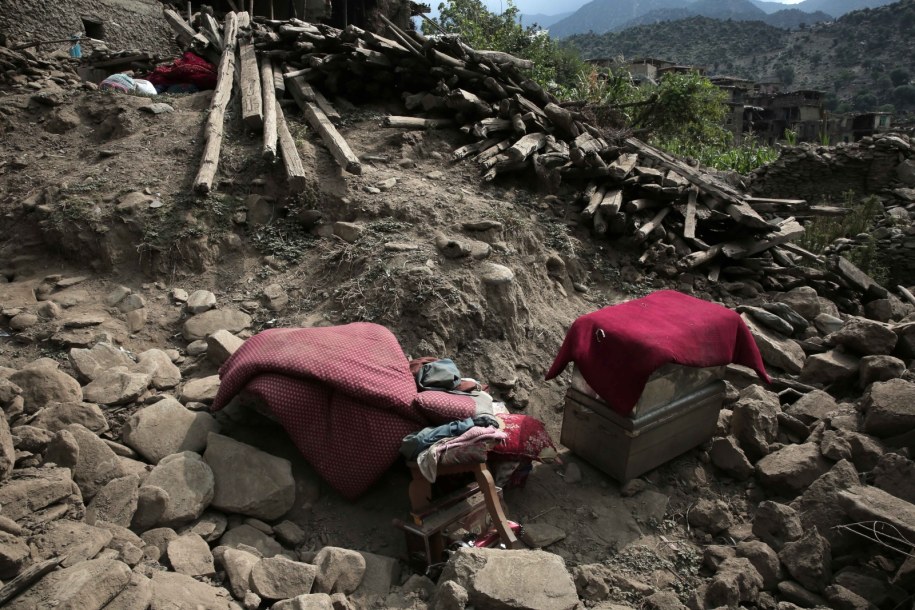Zniszczenia po trzęsieniu ziemi w Afganistanie /SAMIULLAH POPAL /PAP/EPA