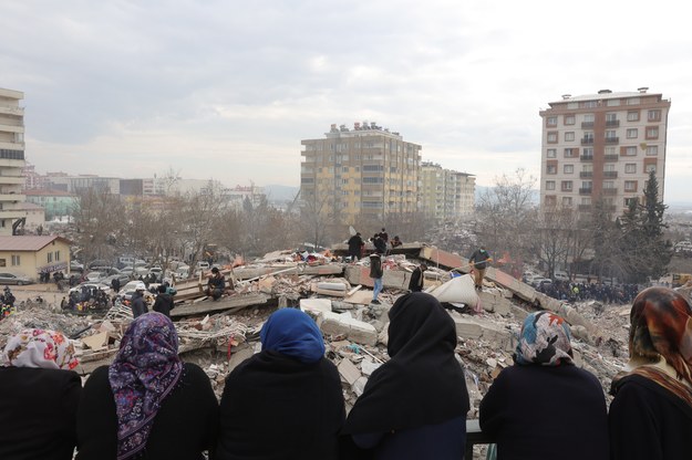Zniszczenia po trzęsieniu ziemi w Turcji. /ABIR SULTAN /PAP/EPA
