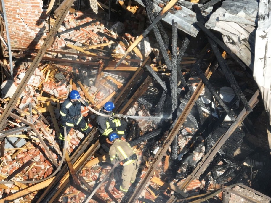 Zniszczenia po ubiegłotygodniowym ataku na Krzywy Róg /STATE EMERGENCY SERVICE OF UKRAINE HANDOUT /PAP/EPA