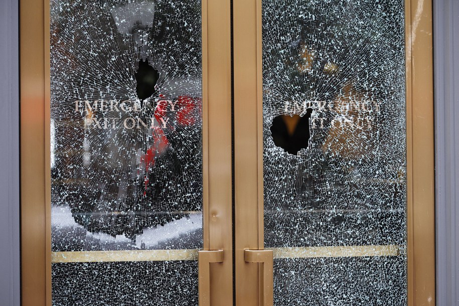 Zniszczenia po ubiegłotygodniowym proteście /ERIK S. LESSER /PAP/EPA