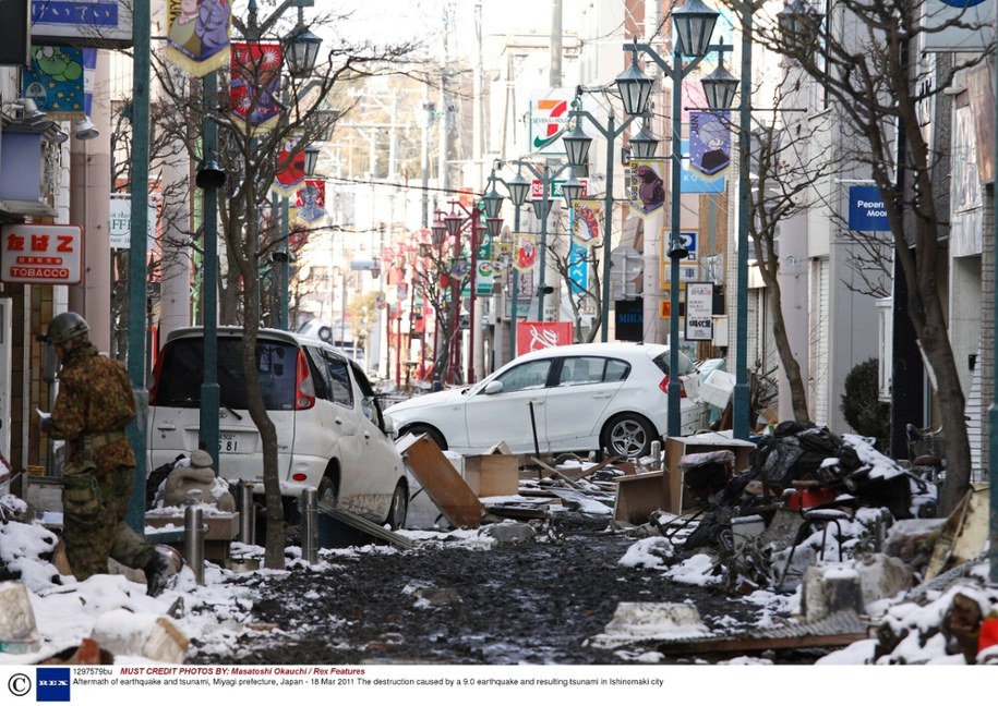 Zniszczenia po uderzeniu tsunami w Japonię w 2011 roku /Masatoshi Okauchi / Rex Features/EAST NEWS /East News