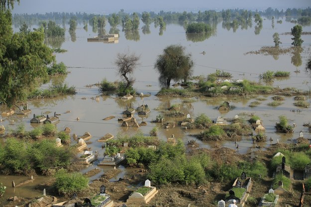 Zniszczenia po ulewnych deszczach w prowincji Chajber Pasztunchwa na południu Pakistanu. /PAP/EPA