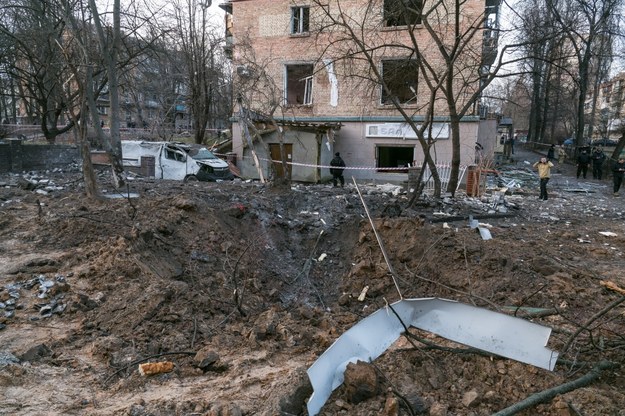 Zniszczenia powstałe w wyniku rosyjskiego ataku rakietowego w Kijowie /PAP/Vladyslav Musiienko /PAP/EPA