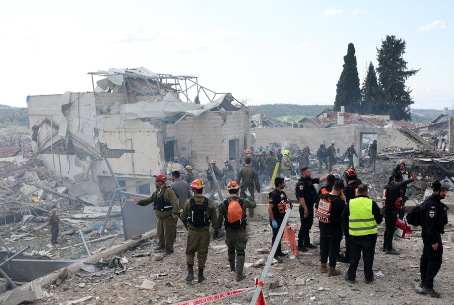 Zniszczenia w Bet Szemesz /EPA/ABIR SULTAN /PAP