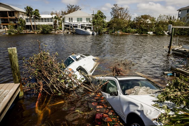 Zniszczenia w Bonita Shores na Florydzie po przejściu huraganu Ian /TANNEN MAURY  /PAP/EPA