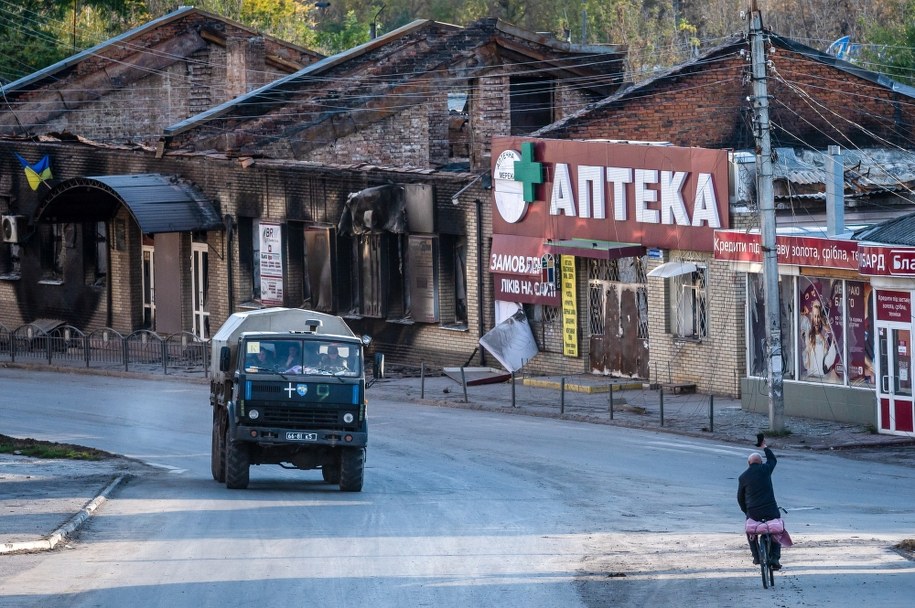 Zniszczenia w centrum Kupiańska. To jedna z miejscowości wyzwolonych przez siły ukraińskie podczas wrześniowej ofensywy w obwodzie charkowskim /Viacheslav Ratynskyi /PAP