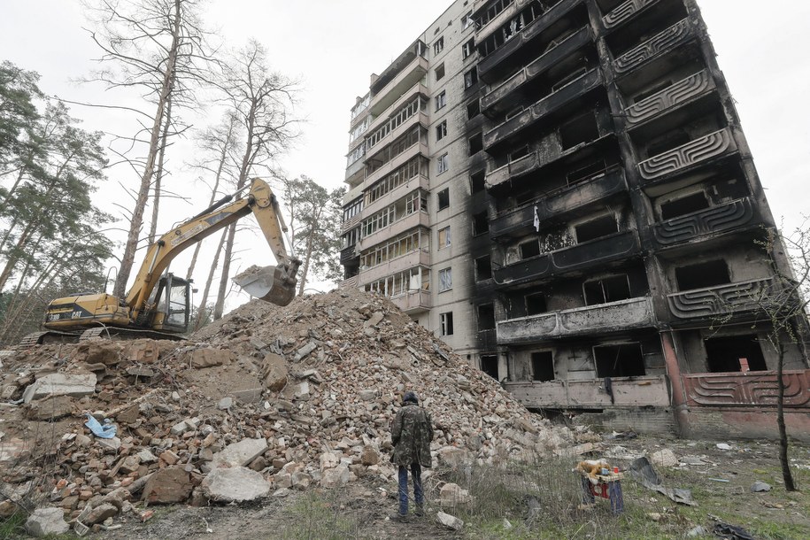 Zniszczenia w Irpieniu /PAP/EPA