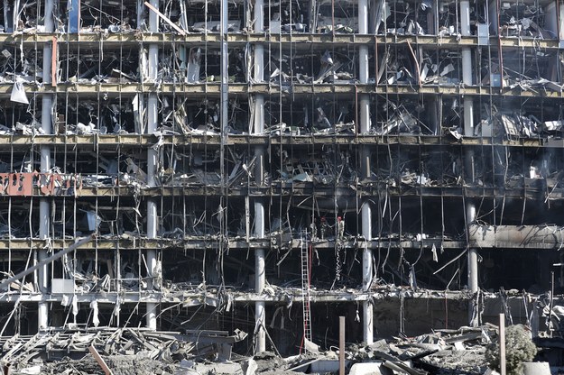 Zniszczenia w kijowskim centrum handlowym po ataku Rosjan. /ATEF SAFADI  /PAP/EPA