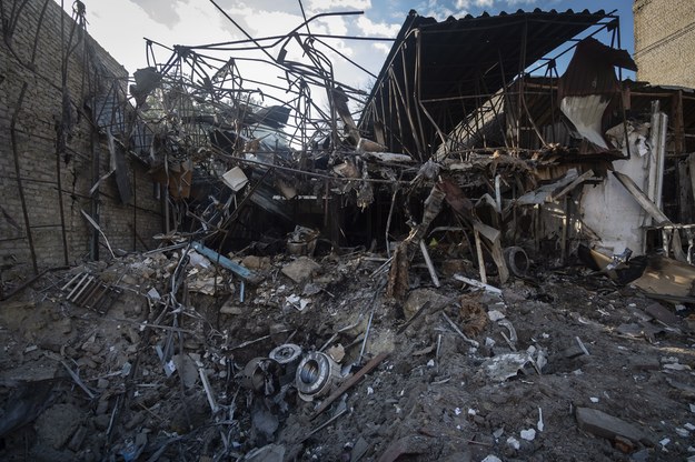 Zniszczenia w Kupiańsku po rosyjskim bombardowaniu /Maria Senovilla /PAP/EPA