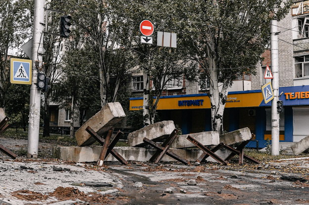 Zniszczenia w mieście Bachmut na Ukrainie, w Donieckim Zagłębiu Węglowym. Miasto jest nieustannie bombardowane przez Rosjan. /Vladyslav Karpovych /PAP