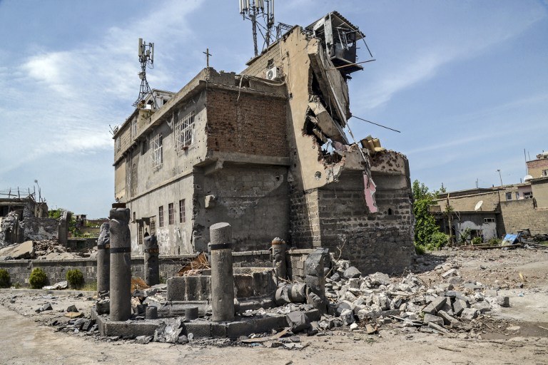 Zniszczenia w mieście Diyarbakir/ zdj. ilustracyjne /ILYAS AKENGIN / AFP /AFP