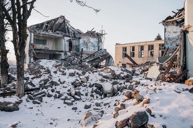 Zniszczenia w mieście Siewiersk w obwodzie donieckim /Vladyslav Karpovych /PAP