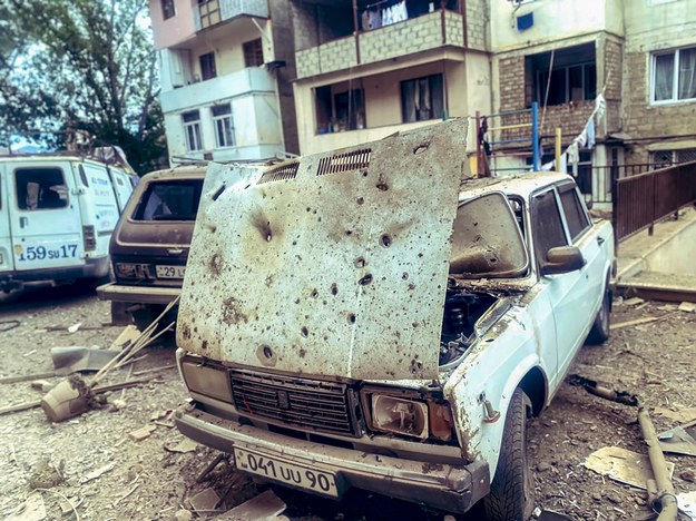 Zniszczenia w mieście Stepanakert /SARGSYAN / OC MEDIA / HANDOUT /PAP/EPA