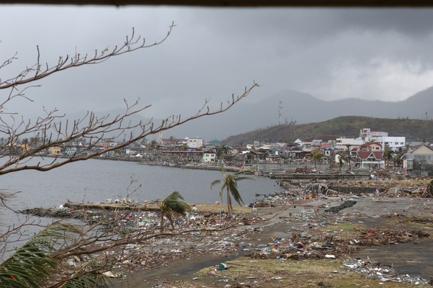 Zniszczenia w mieście Tacloban /Shutterstock