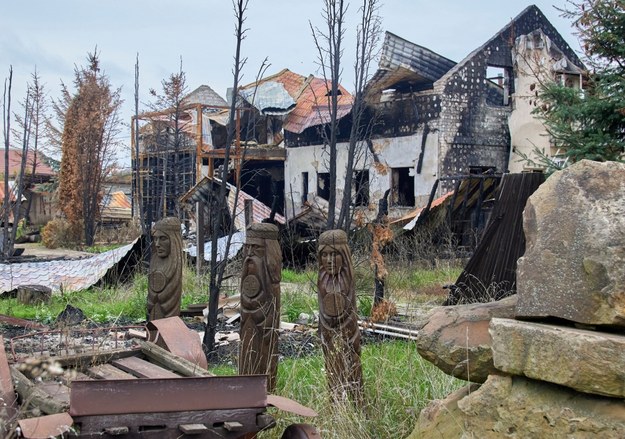 Zniszczenia w pobliżu Charkowa. Trwa rosyjska inwazja na Ukrainę /SERGEY KOZLOV /PAP/EPA