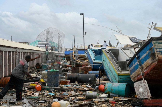 Zniszczenia w porcie w Barbadosie /RANDY BROOKS / AFP /East News