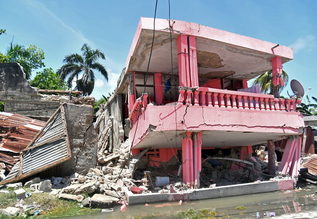 Zniszczenia w Port-au-Prince /Duples /PAP/EPA