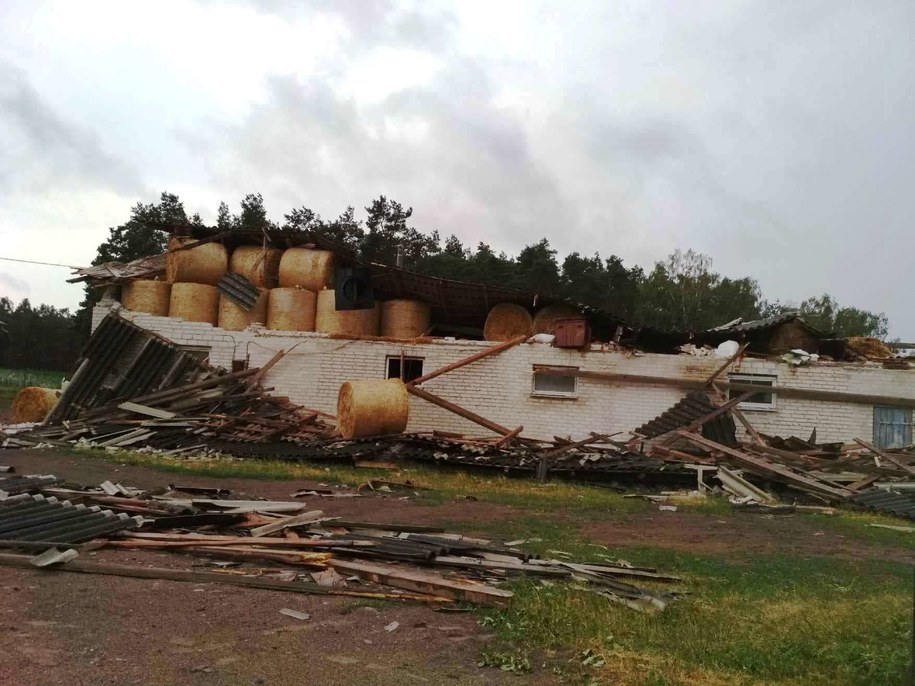 Zniszczenia w powiecie przasnyskim na Mazowszu - świadkowie mówią o przejściu trąby powietrznej /http://www.infoprzasnysz.com /