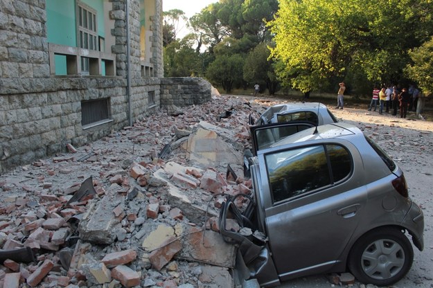 Zniszczenia w stolicy Albanii, Tiranie /MALTON DIBRA /PAP/EPA