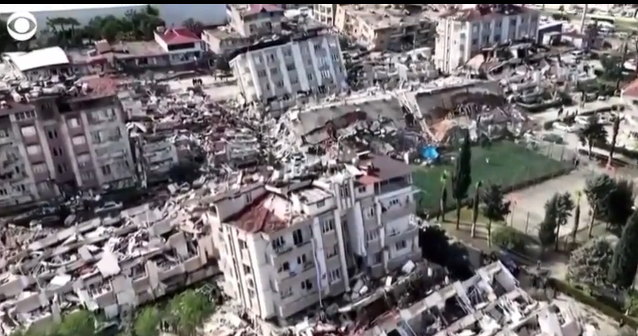Zniszczenia w Turcji spowodowane trzęsieniem ziemi /Revista o Foco/zrzut ekranu /Twitter