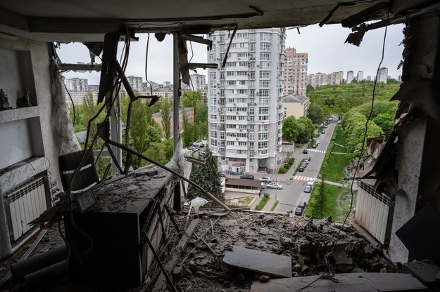 Zniszczenia w wyniku ataku drona w Kijowie na zdjęciu ilustracyjnym /Viacheslav Ratynskyi /PAP