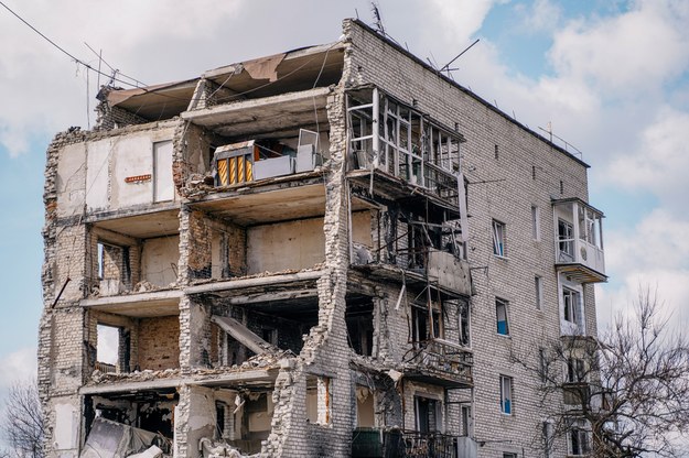 Zniszczenia w wyniku rosyjskich ataków w miejscowości Izium w obwodzie charkowskim /Vladyslav Karpovych /PAP